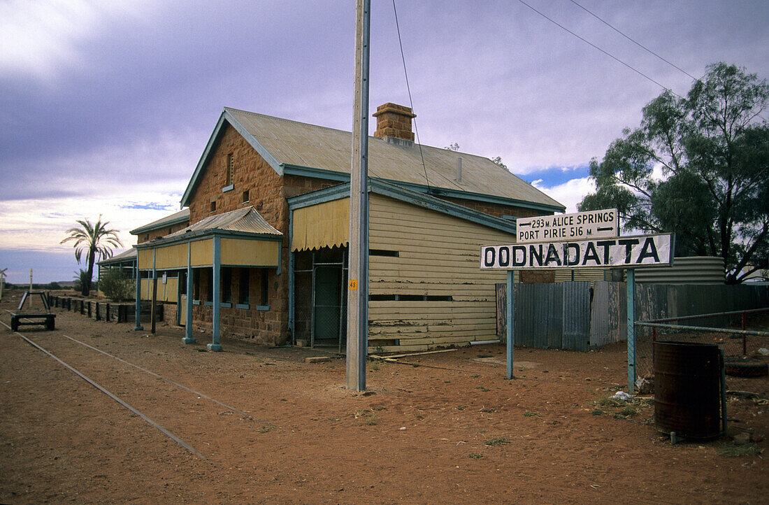 Der aufgelassene Bahnhof von Oodnadatta, Südaustralien, Australien