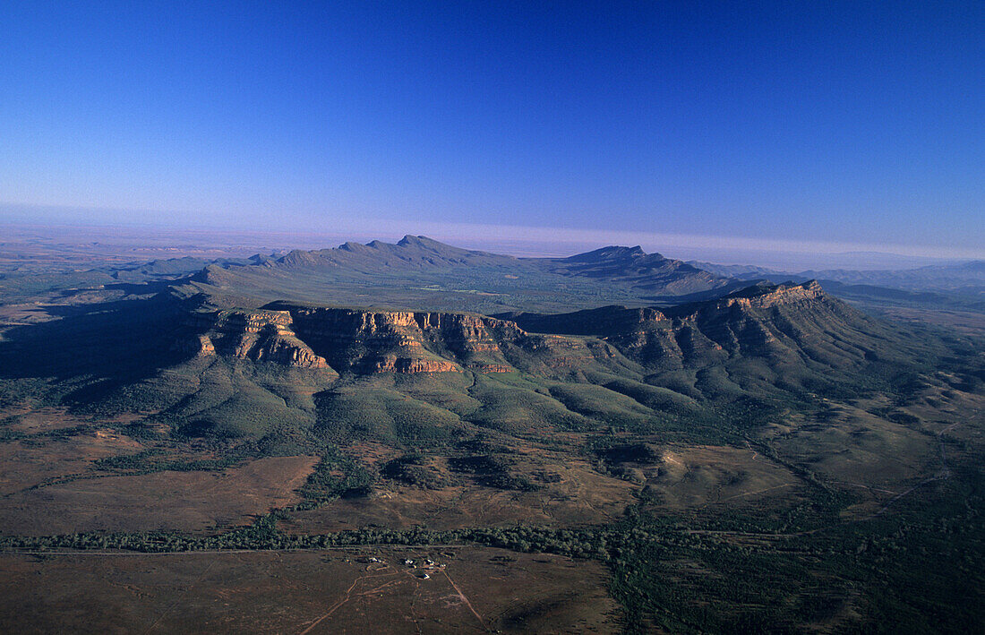 Luftaufnahme vom Wilpena Pound, Flinders Ranges, Südaustralien, Australien