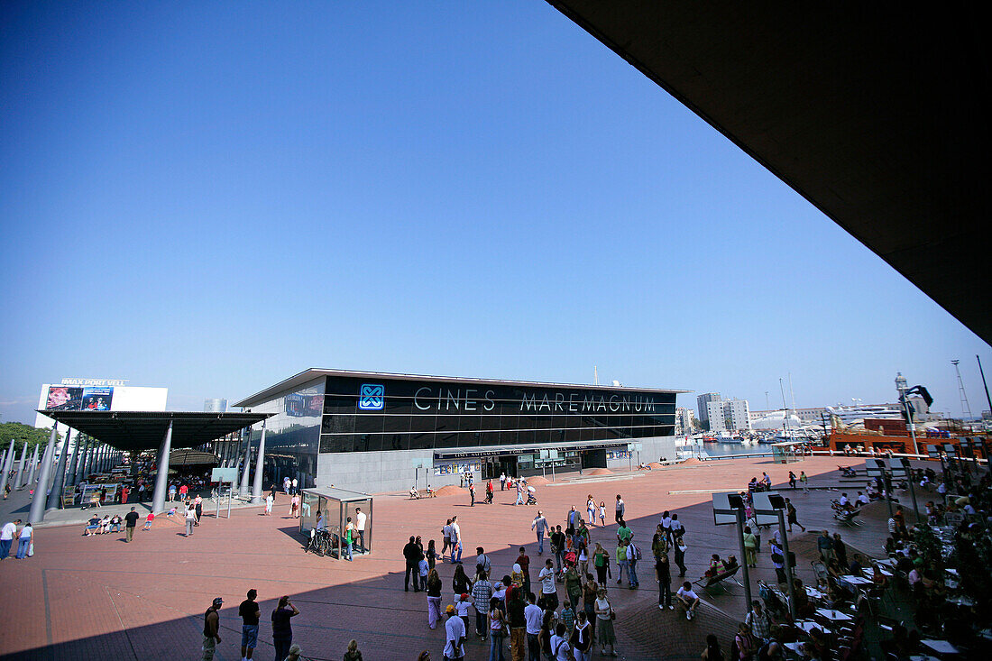 Blick vom Balkon des Einkaufszentrums mare magnum auf den Kinokomplex, Barcelona, Katalanien, Spanien