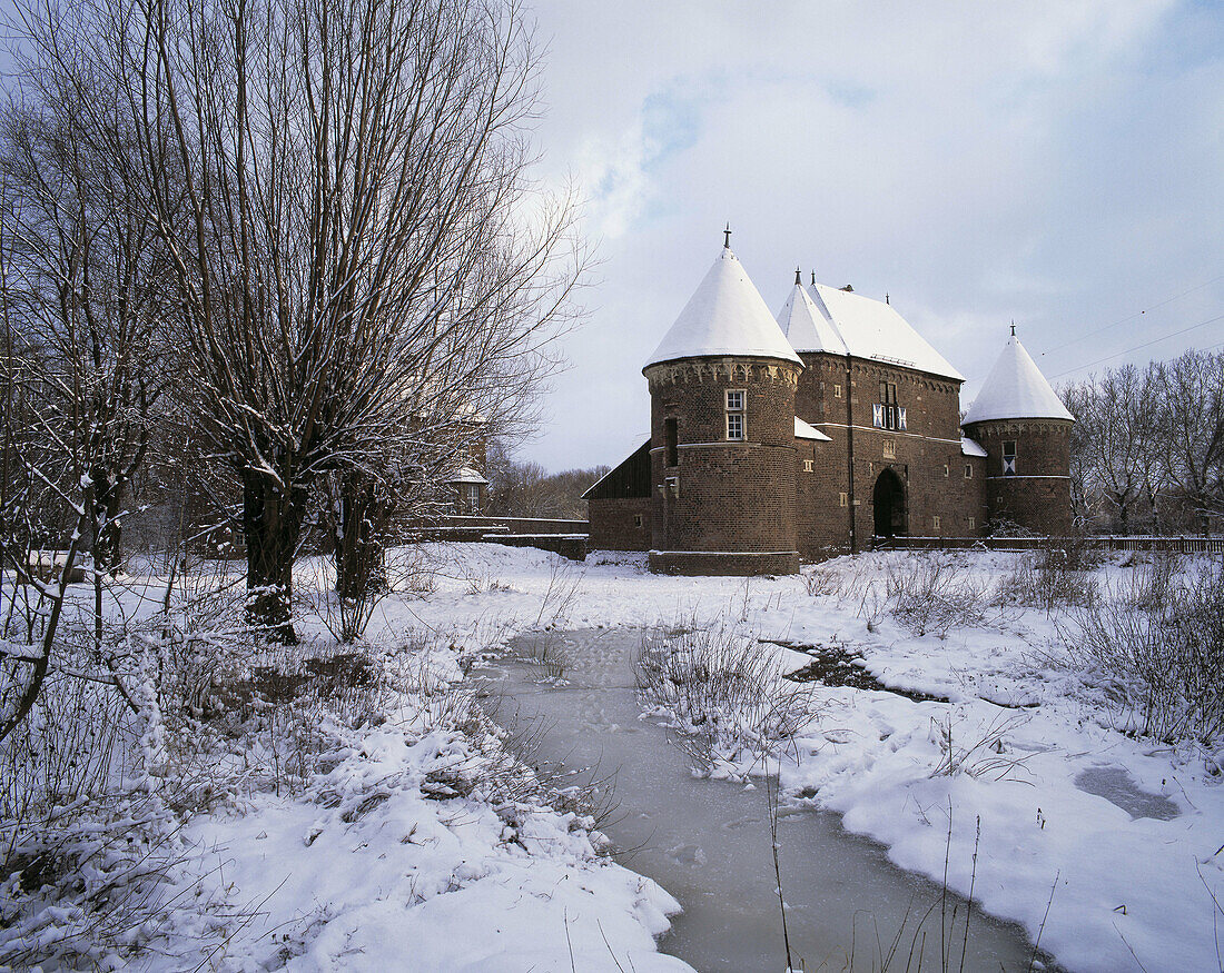 Germany, North Rhine-Westphalia, Oberhausen, Vondern Castle