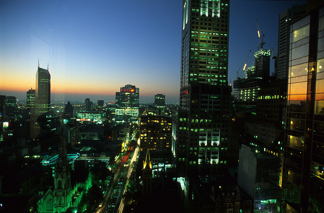 Der Central Business District nach Sonnenuntergang, Melbourne, Victoria, Australien