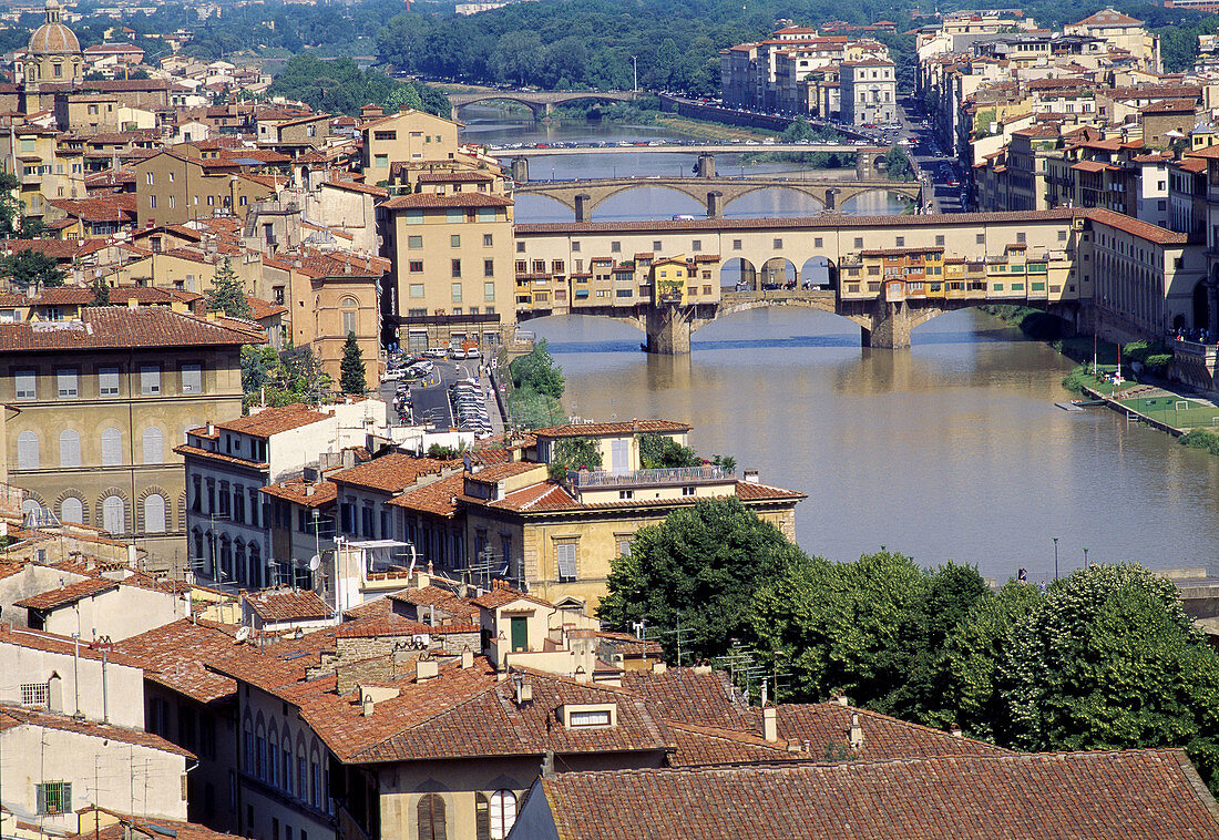 Ponte Vecchio bridge on river Arno, Florence. Tuscany, Italy