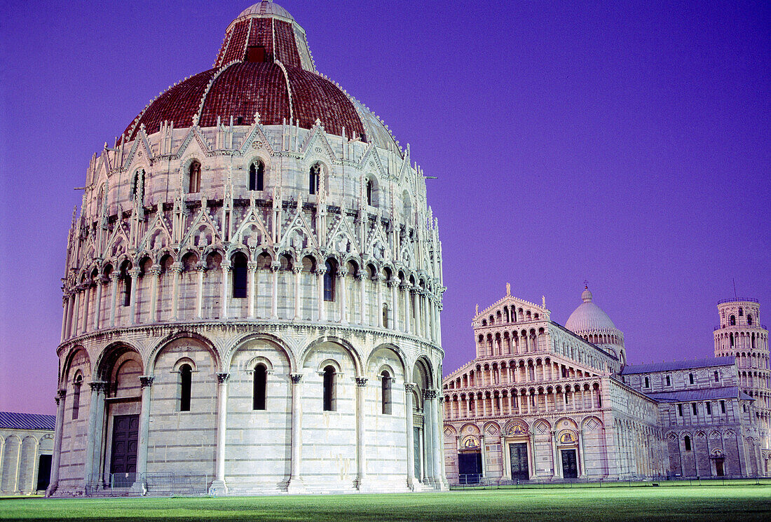 Baptistery, duomo and leaning tower, Piazza dei Miracoli. Pisa. Tuscany, Italy