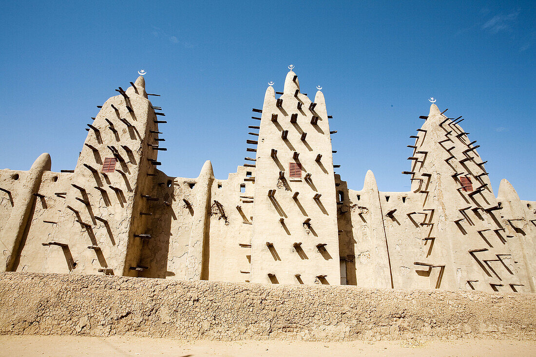 The Grand nosque at San, Mali. Africa