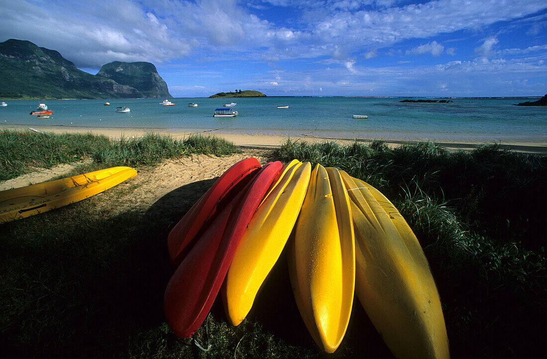 Lord Howe Island, Kajaks liegen am Lagoon Beach, Australien