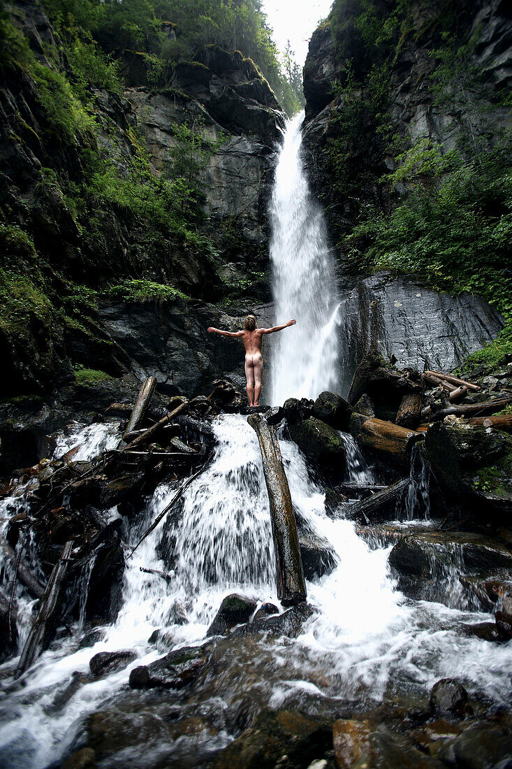 Naked young man standing in front of a … – License image – 70123331 ❘  lookphotos