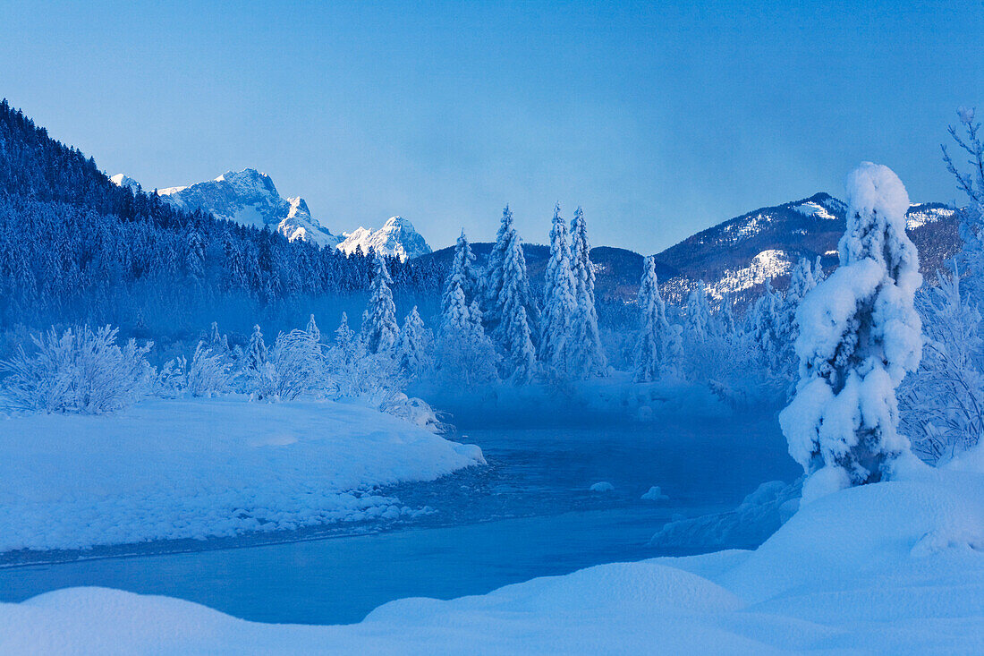 Winterlandschaft in den Bayerischen Alpen, Oberbayern, Deutschland