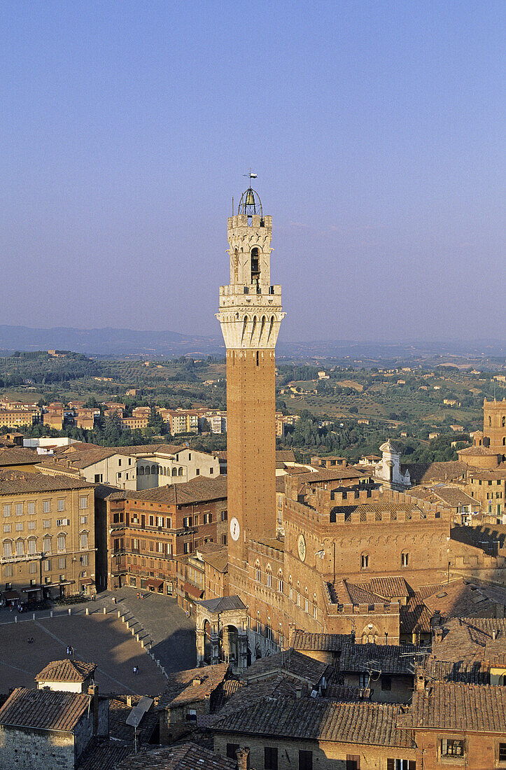 Piazza del Campo and Torre del Mangia, old town. Siena. Tuscany, Italy