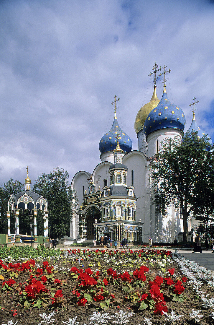 Chapel-over-the Well (1872) by Assumption Cathedral (1559-1585), Holy Trinity-St. Sergius Lavra (monastery), Sergiyev Posad. Golden Ring, Russia