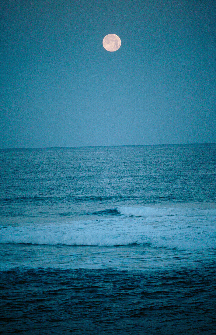 Full moon. Kauai island. Hawai