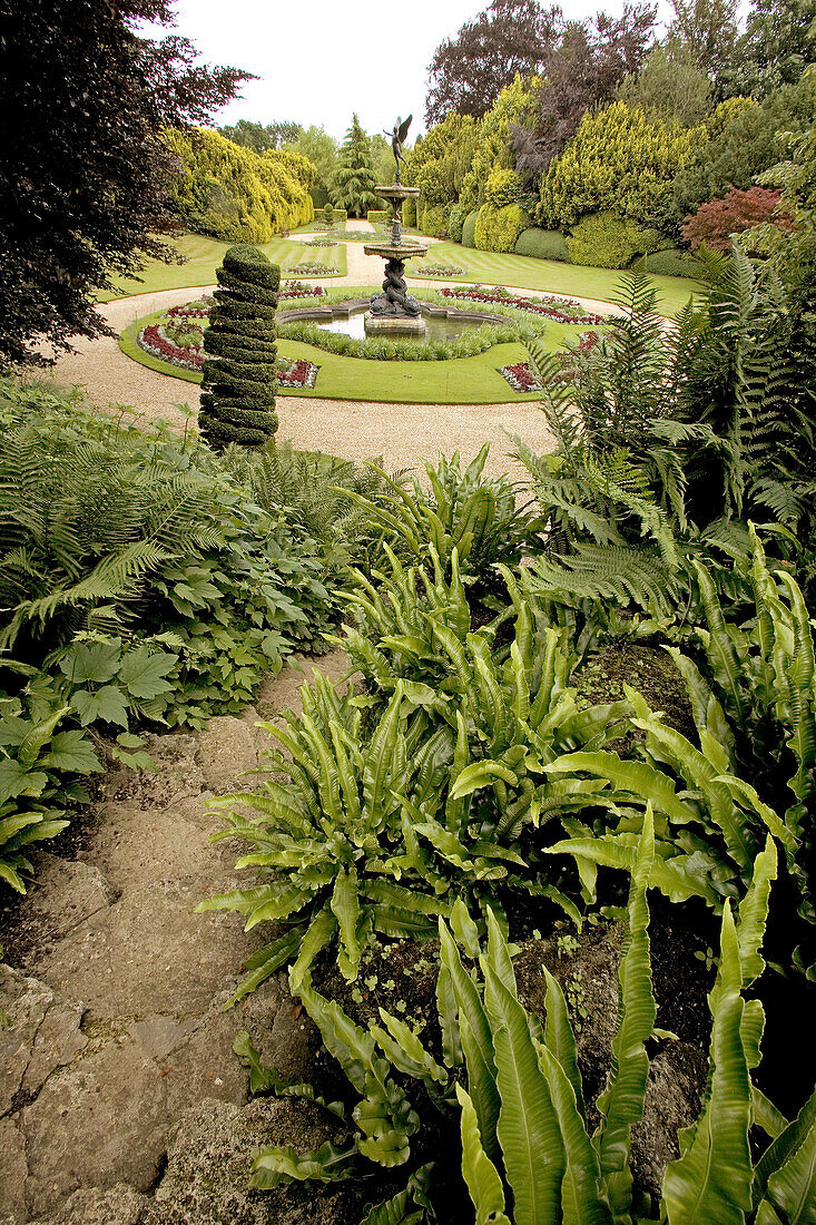 Ascott House Gardens. Buckinghamshire. England. UK.