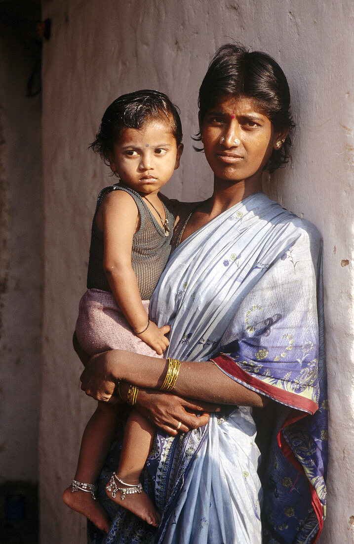 Mother & child. Mulbaghal, Karnataka. India.
