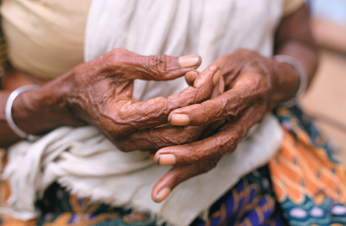 Old woman. Pinkulam. Tamil Nadu. India