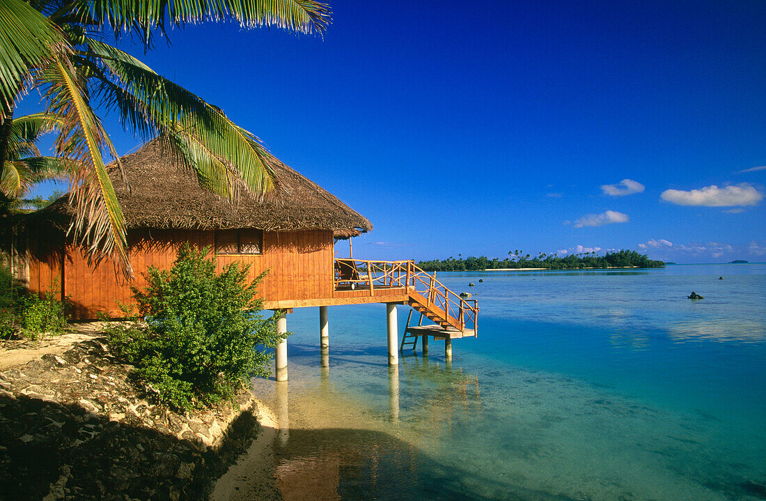 Bungalows at Pearl Beach resort. Aitutaki Lagoon. Cook Islands. Polynesia