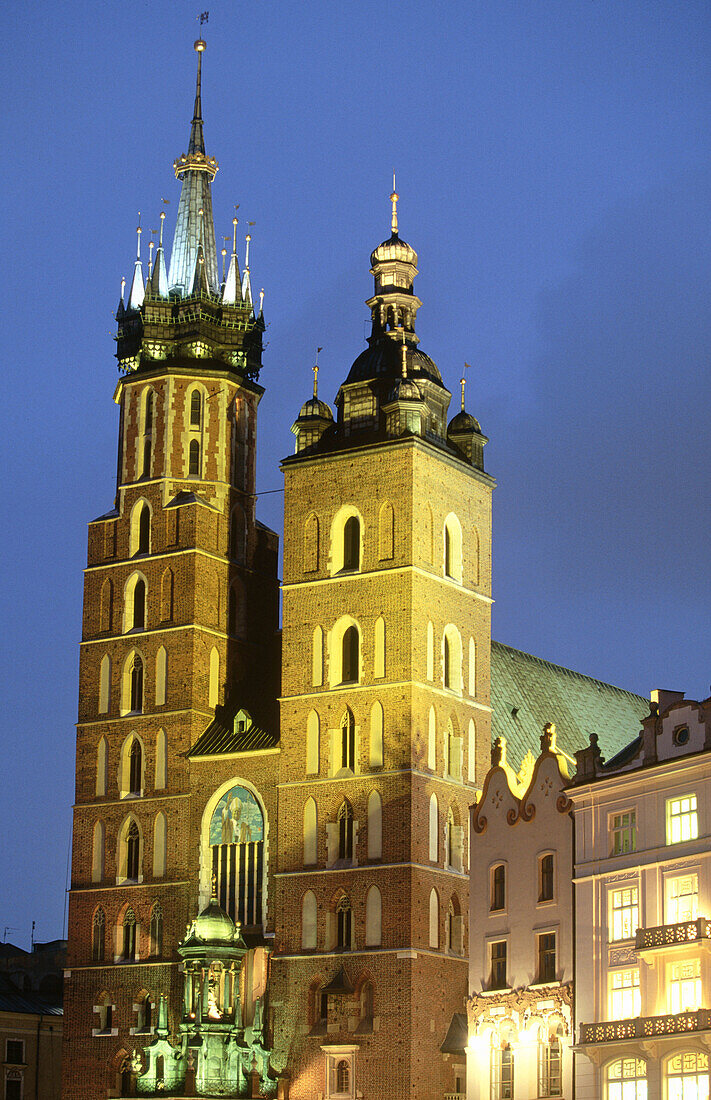 Kosciol Mariacki (St. Mary s Church, B.1220). Rynek Glowny. Krakow. Poland