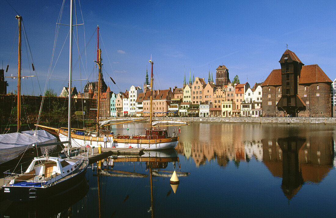 Town view from Stara Motlava river. Medieval crane (15th century) at right. Gdansk. Pomerania. Poland