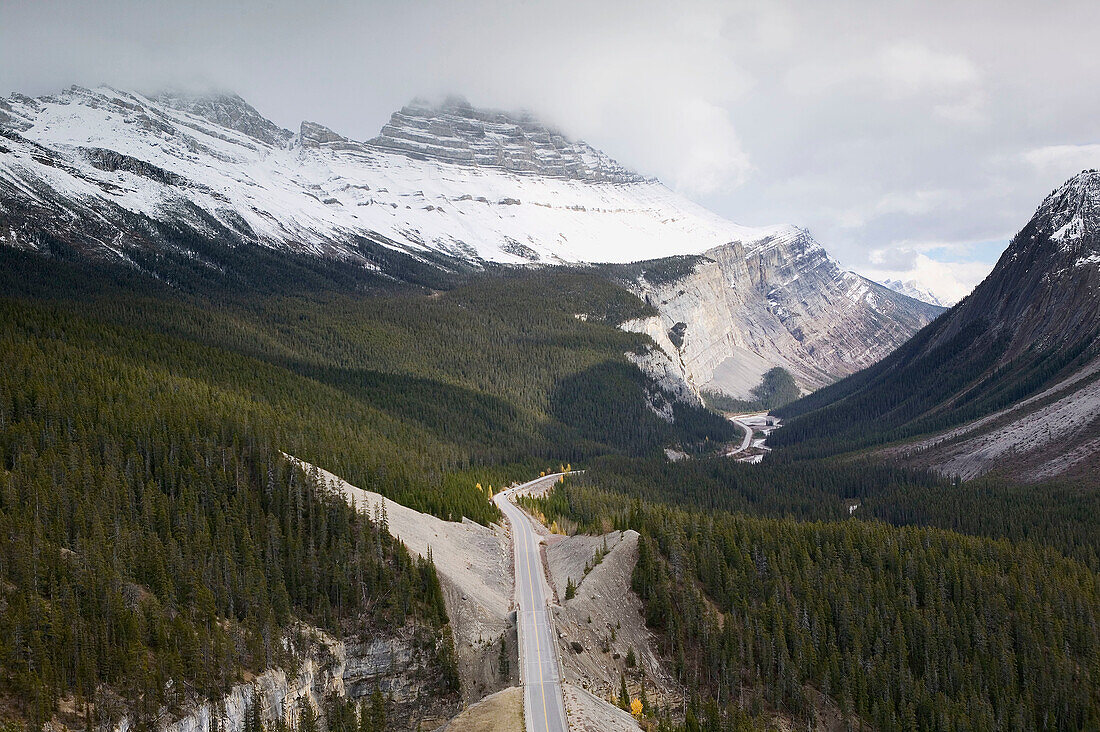 Sunwapta Pass (2035 m), view of icefields parkway. Banff National Park. Alberta, Canada