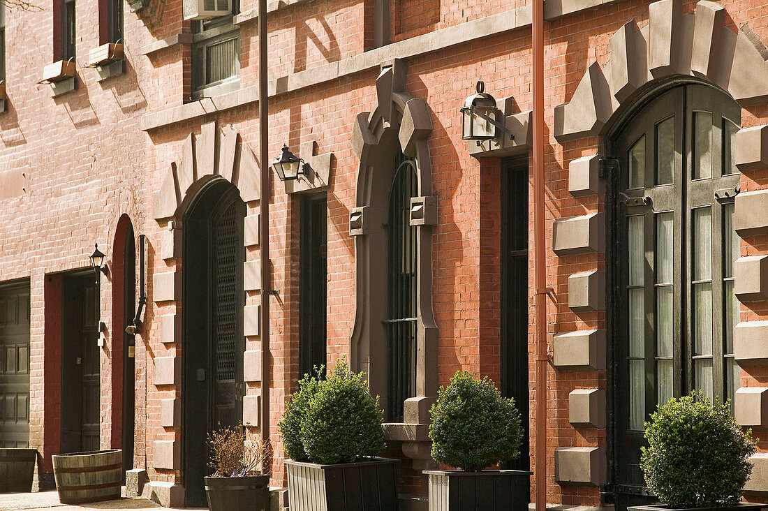 Grace Court Alley. Brownstone buildings. Brooklyn Heights. Brooklyn. New York city. USA.