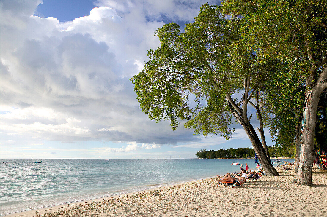 Barbados, West Coast, Holetown: View of Holetown Beach / Sunset