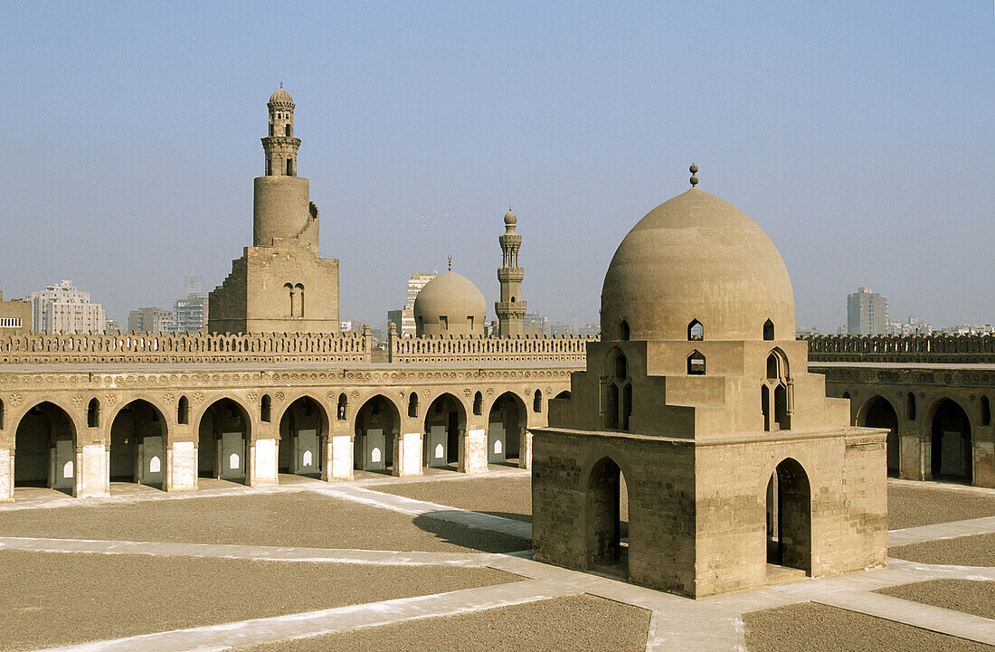 Central fountain in the courtyard and minaret of Ibn Tulun mosque, Caire. Egypt