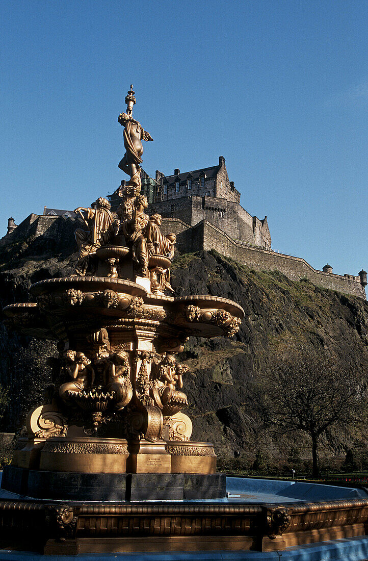 West Princes Street Gardens. Edinburgh castle. Edinburgh. Scotland. UK.