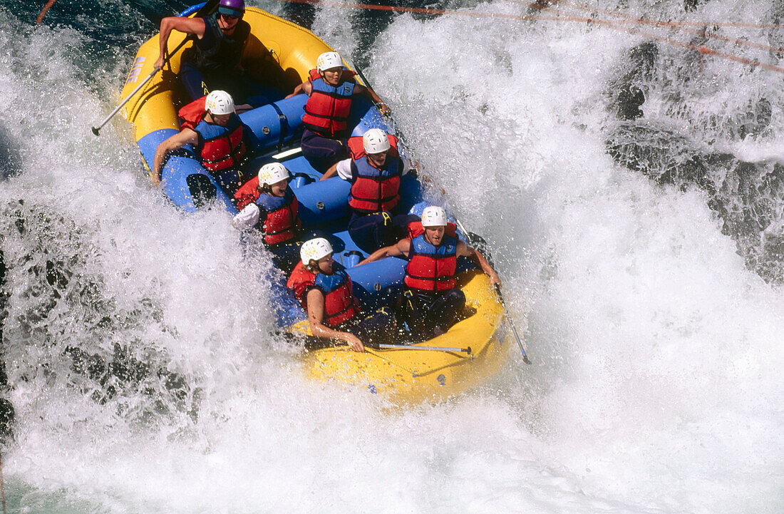  Adult, Adults, Adventure sports, Boat, Boats, Brave, Bravery, Caucasian, Caucasians, Collaboration, Color, Colour, Contemporary, Cooperation, Courage, Danger, Difficult, Difficulty, Excitement, Exciting, Exterior, Fast, Foam, Foamy, Group, Groups, Hazard