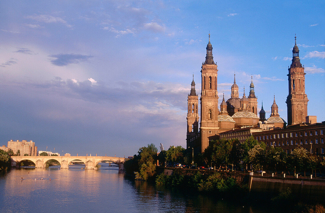Basilica El Pilar and stone bridge over Ebro River. Zaragoza. Aragon, Spain