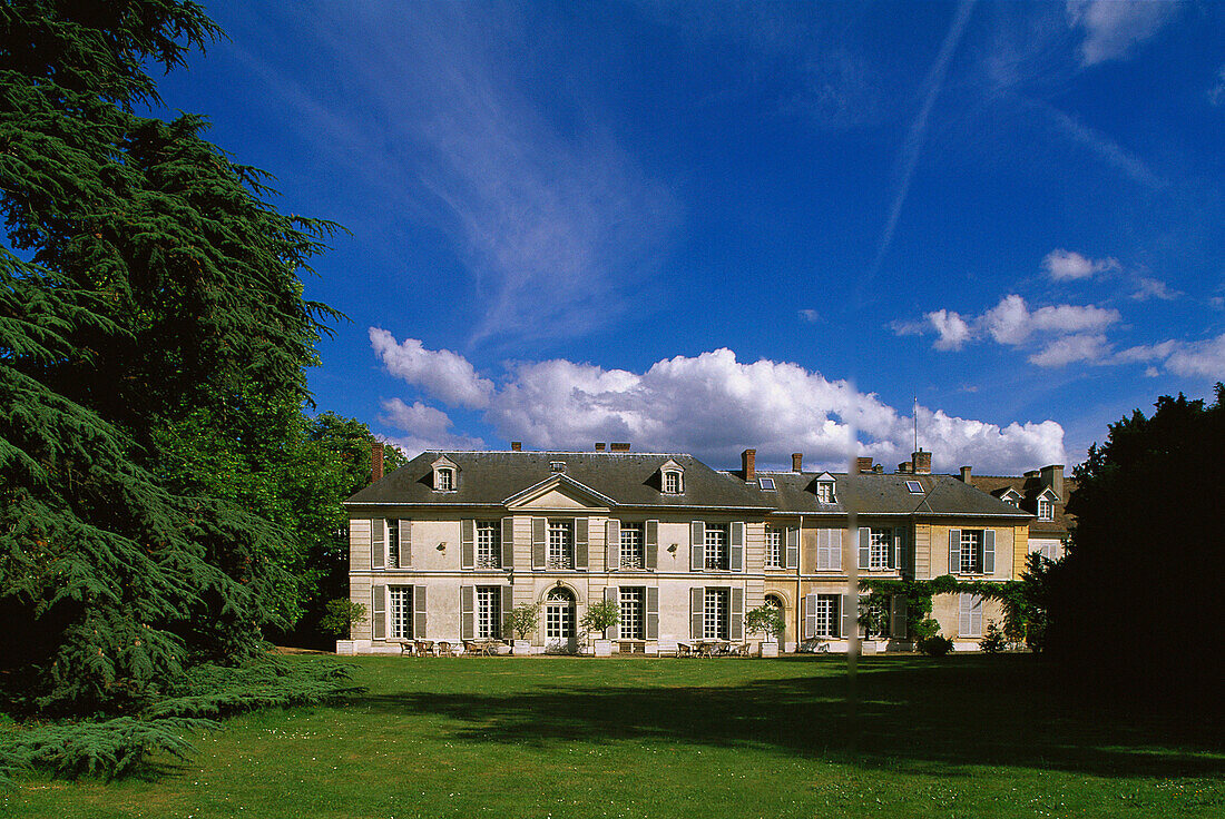 Castle. Verrieres le Buisson. Île-de-France. France