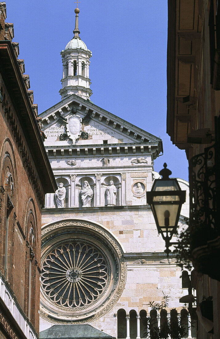 Cremona Cathedral in Piazza del Comune. Lombardy, Italy