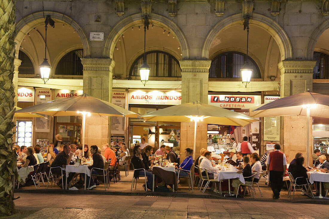 Spain,Barcelona,Plaza Real,Restaurants outdoor terasse