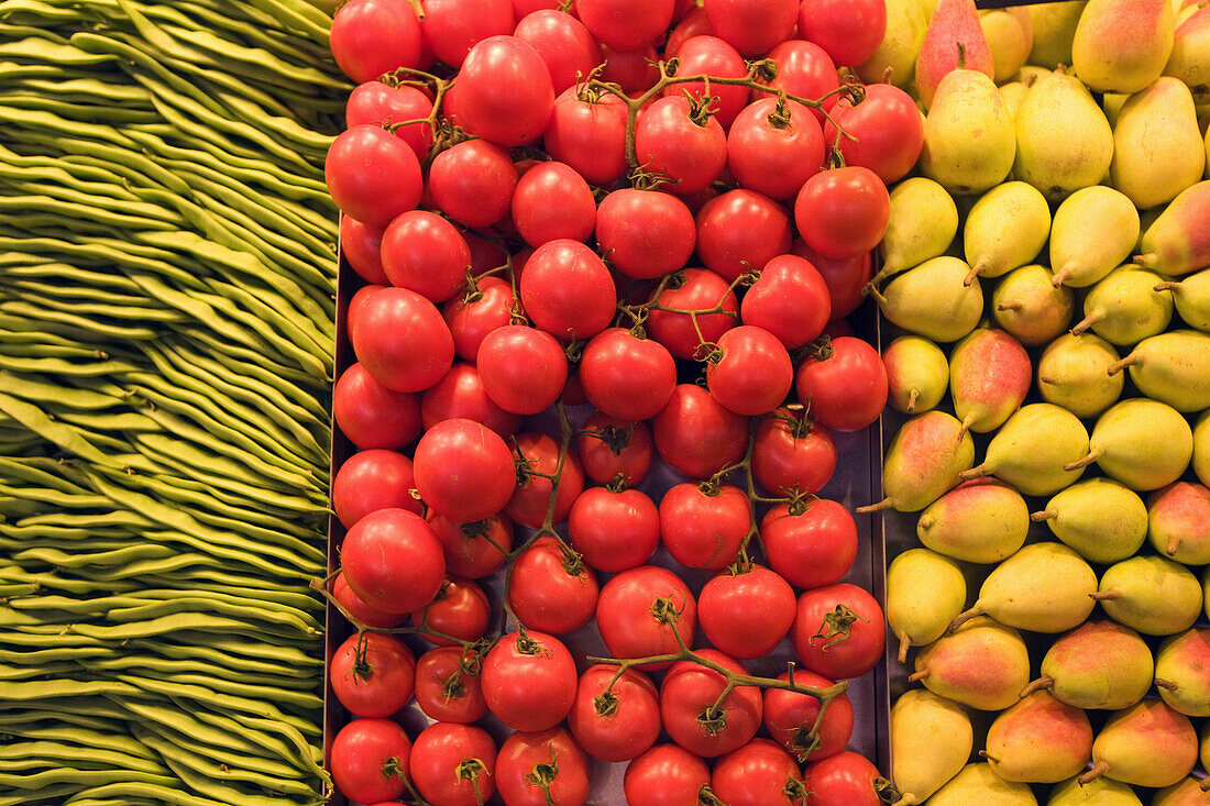 spain,Barcelona,market hall La Boqueria,fruits,beans,tomatoes,and pears