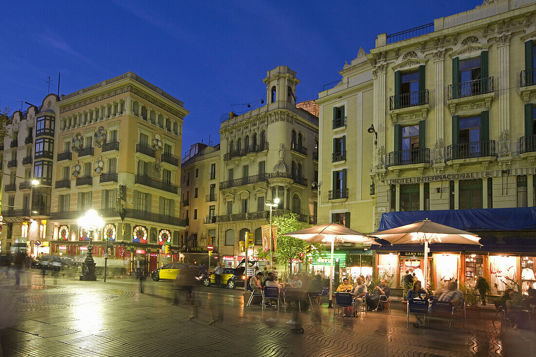 Barcelona,Las Ramblas,dusk,tourists,street cafe at night