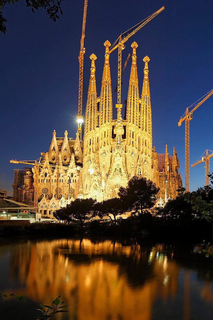 Spanien,Barcelona,Sagrada Familia,Daemmerung