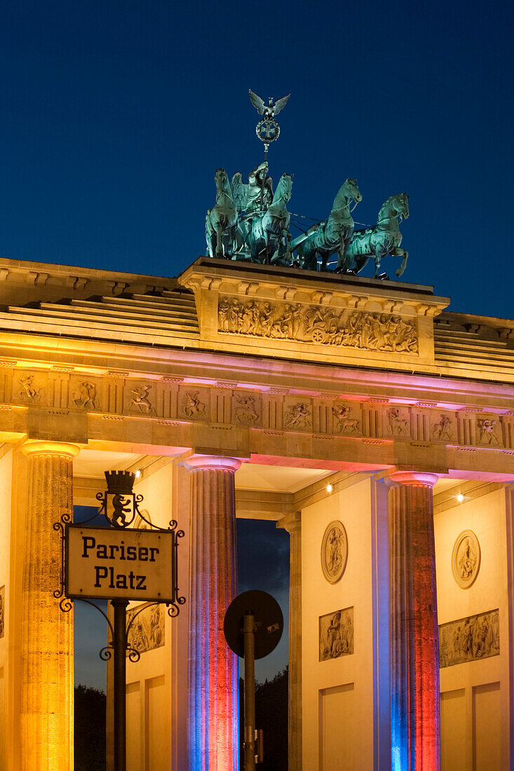 Berlin, Pariser Platz, Brandenburger Tor Quadriga Festival of lights 2006