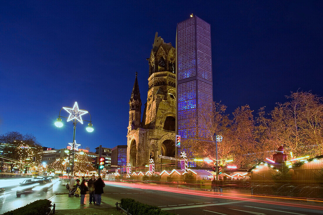 Berlin, Weihnachtsmarkt an der Kaiser Wilhelm Gedaechniskirche