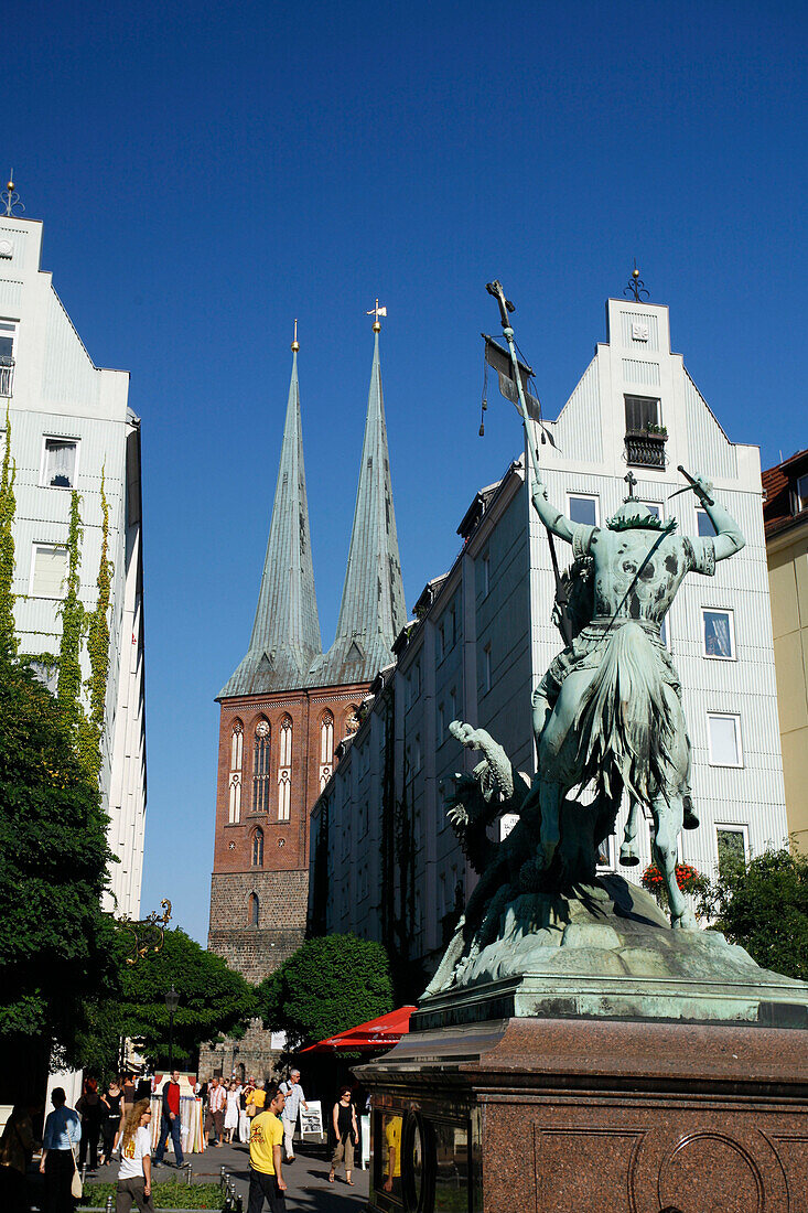 Berlin, center, sculpture St. Gearg, Nikolai church people