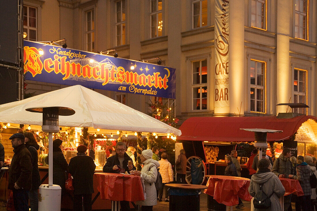 Berlin, Weihnachtsmarkt am Opernpalais, Unter den Linden
