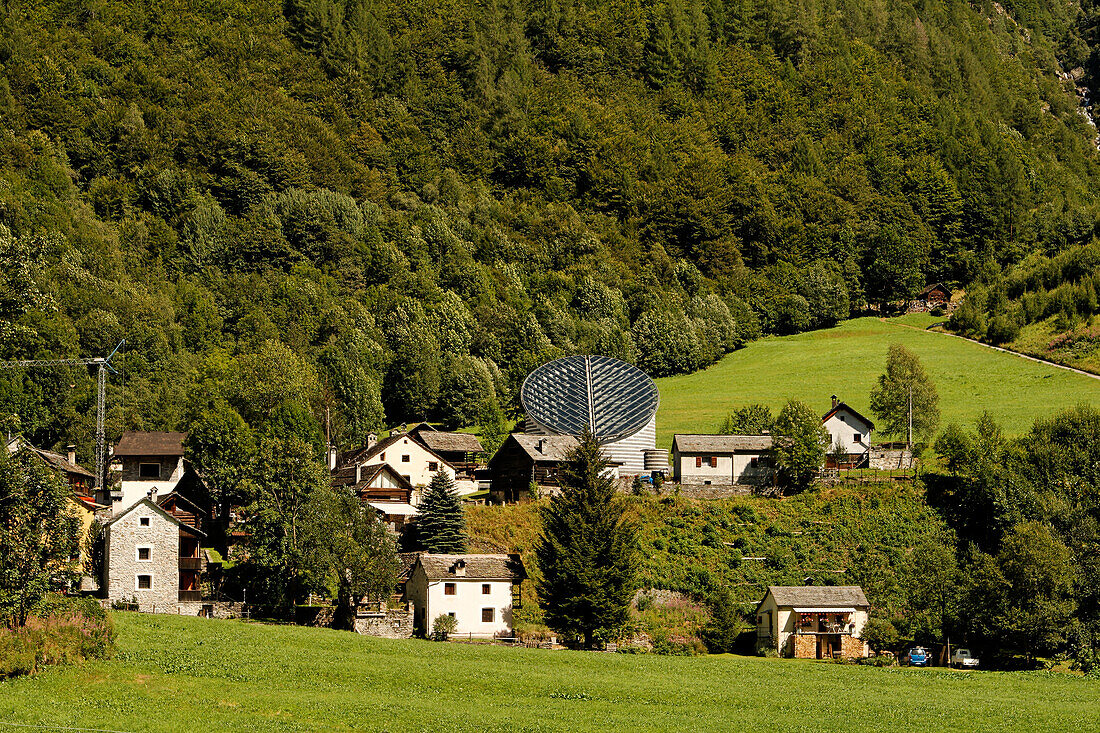 Schweiz Tessin Dorfkirche von Architekt Mario Botta