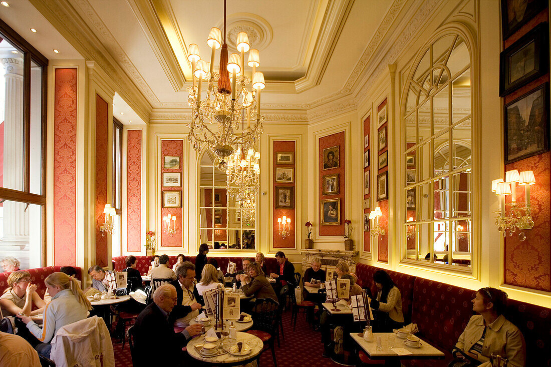 Vienna Austria Café Sacher Innenaufnahme