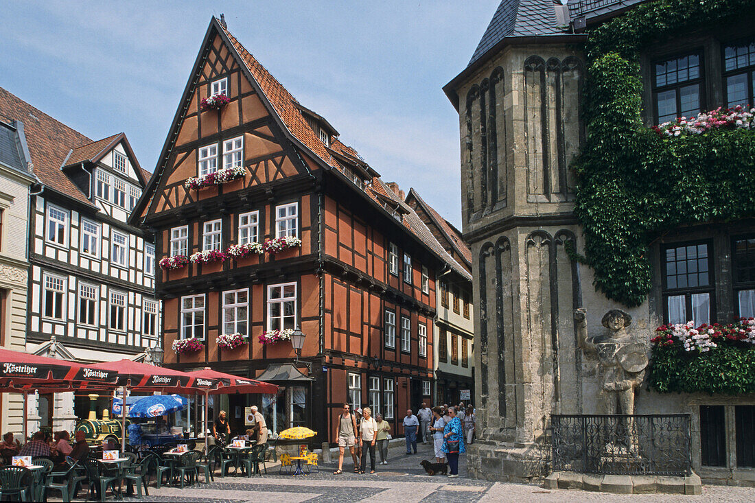 Quedlinburg, market square, town hall, Roland statue, Saxony Anhalt, Harz mountains, Germany