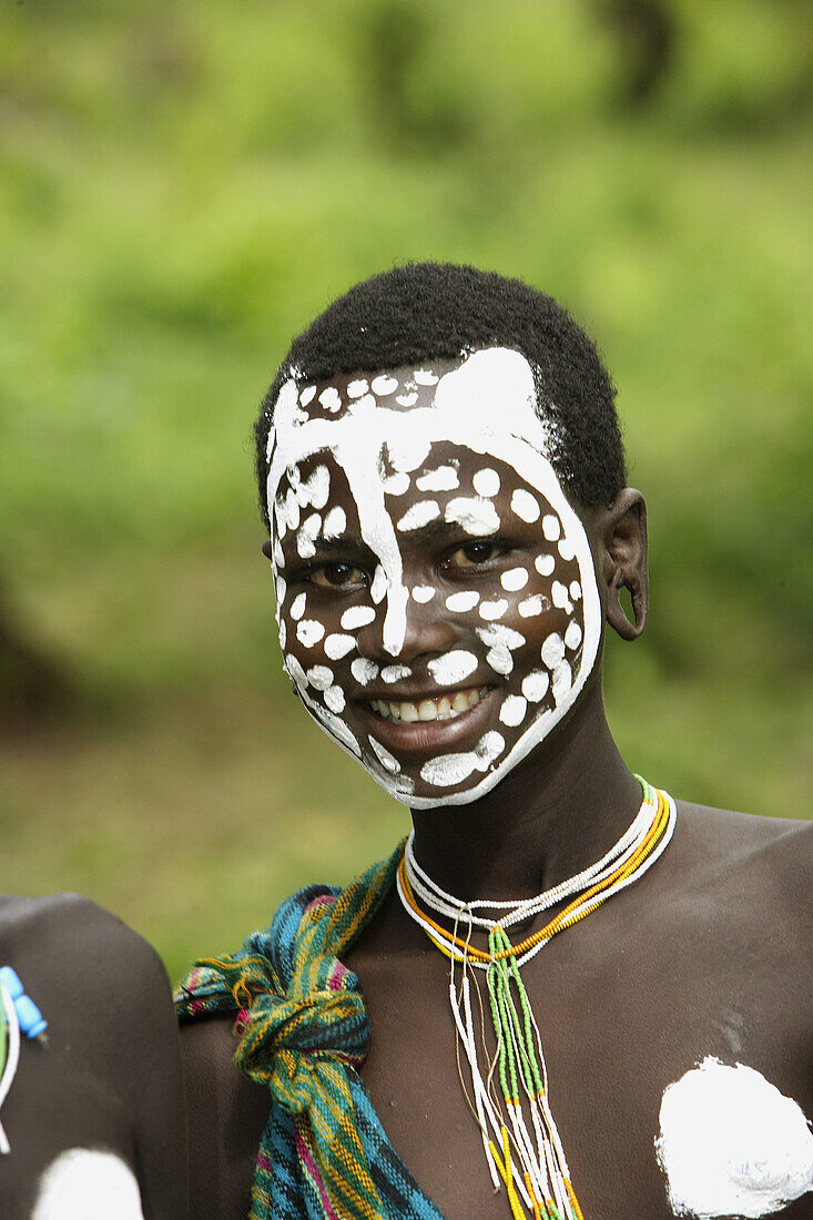 Make-up. Surma child. Near Kibish. Ethiopia.