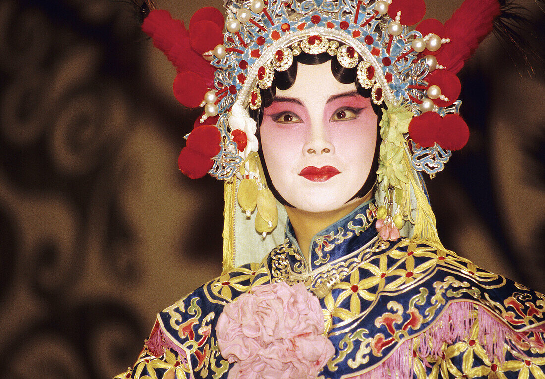Traditional Peking Opera performer/singer on stage at the Li Yuan Theatre. Pekin, China