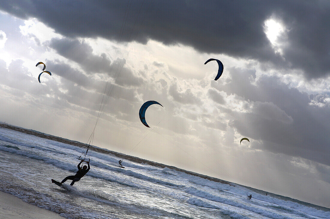 Kite surfer am Mittelmeer, Tel Aviv, Israel