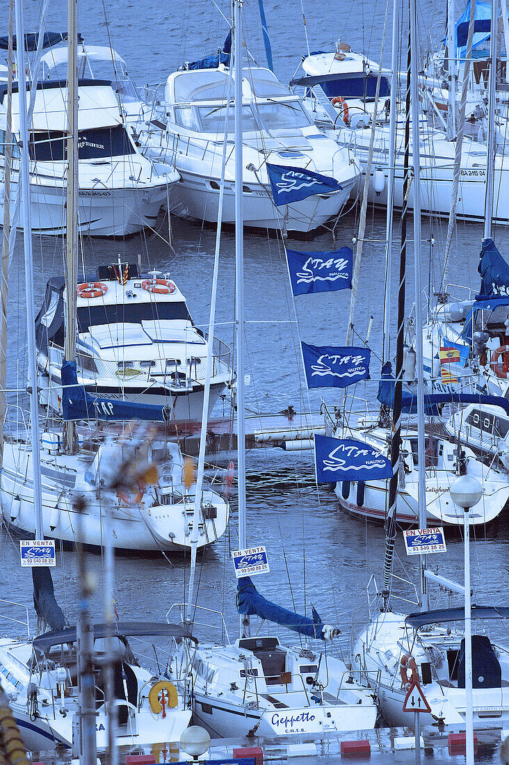  Color, Colour, Daytime, Exterior, Harbor, Harbors, Harbour, Harbours, Many, Marina, Marinas, Moored, Outdoor, Outdoors, Outside, Port, Ports, Sailboat, Sailboats, Transport, Transportation, Transports, Water, Yacht, Yachts, C47-442798, agefotostock 