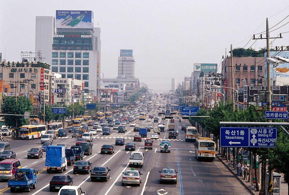 Midday traffic. Seoul. South Korea