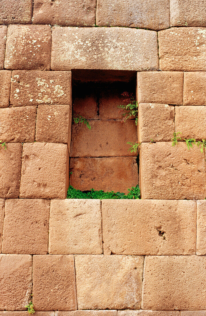 Niche in a temple at the inca ruins of Pisac. Urubamba Valley. Peru