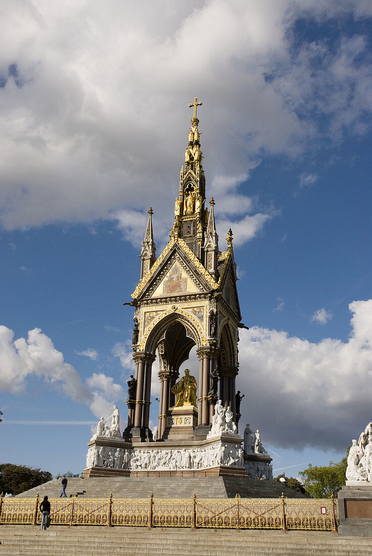 UK, London. Kensignton. Kensington Gardens. Albert Memorial