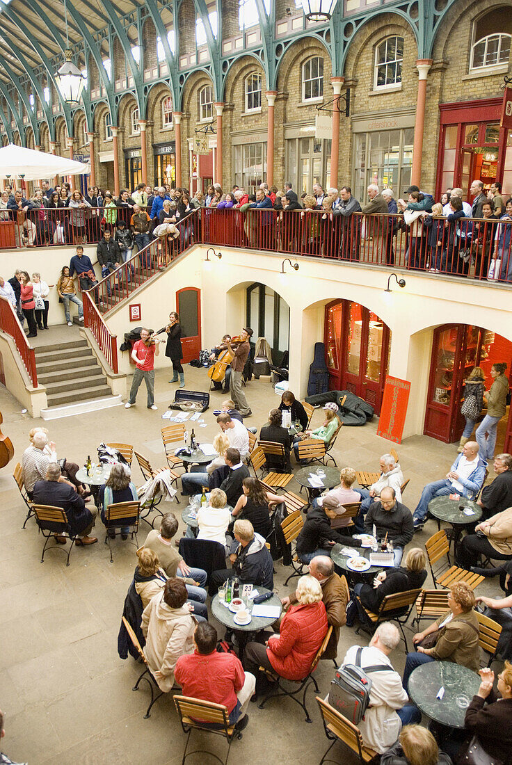 UK, London. Covent Garden. Covent Garden market.