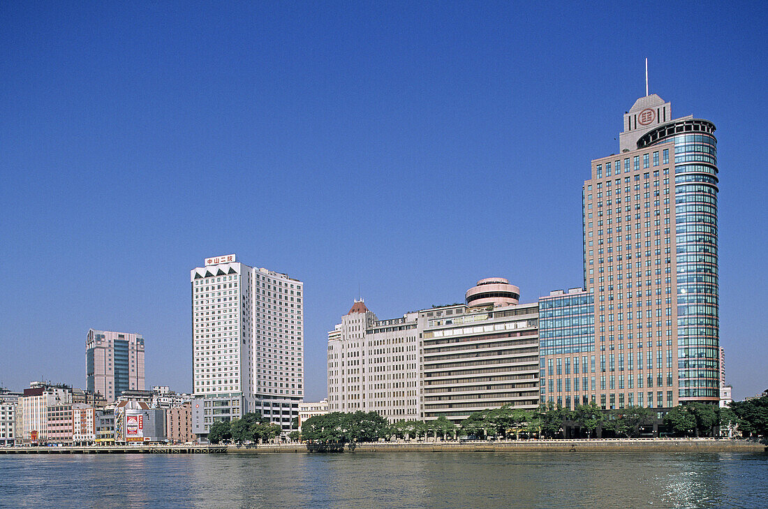 ZhuJiang (Pearls River), Between Renmin and Haizhu bridge, Region Guangdong, Guangzhou (Canton). China