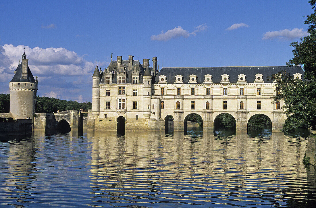 Château de Chenonceau and Cher River, Chenonceaux. Indre-et-Loire, Loire Valley, France